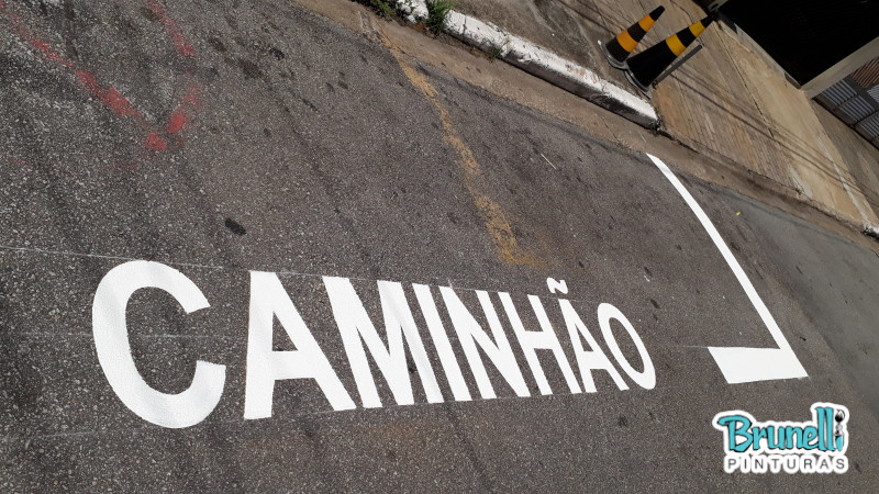 pintura de demarcao em vagas de rua