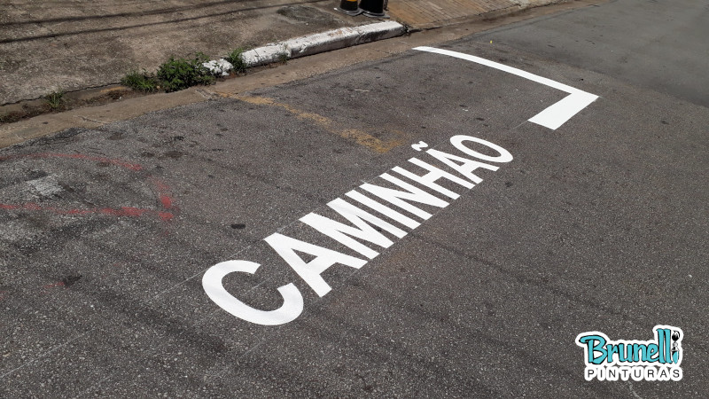 pintura de demarcao em vagas de rua