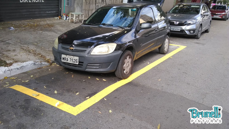 pintura de demarcao em vagas de rua