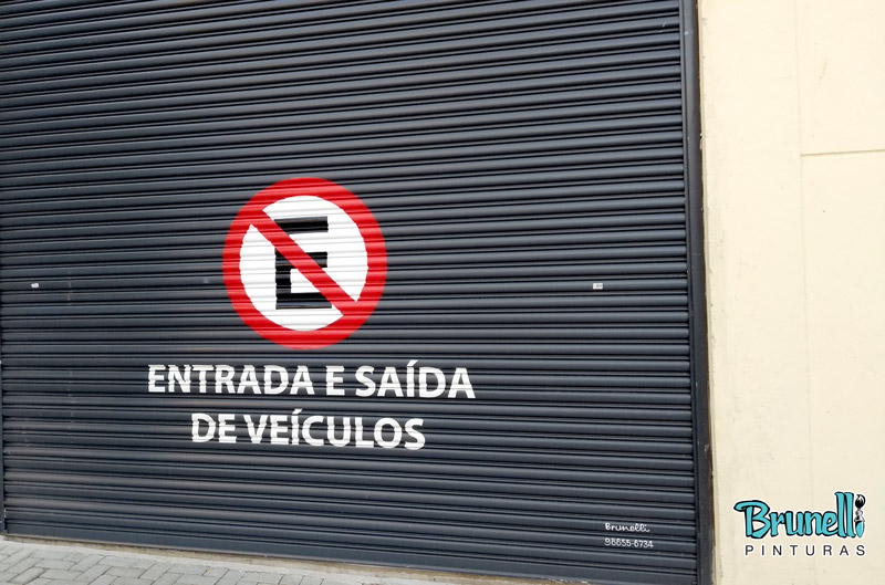 pintura de letreiro em porta de aço proibido estacionar