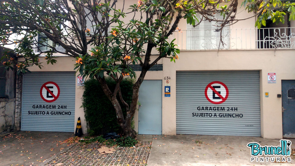 pintura de letreiro em porta de aço proibido estacionar