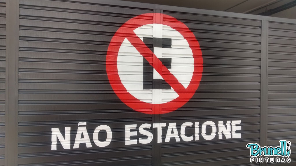 pintura de letreiro em porta de aço proibido estacionar