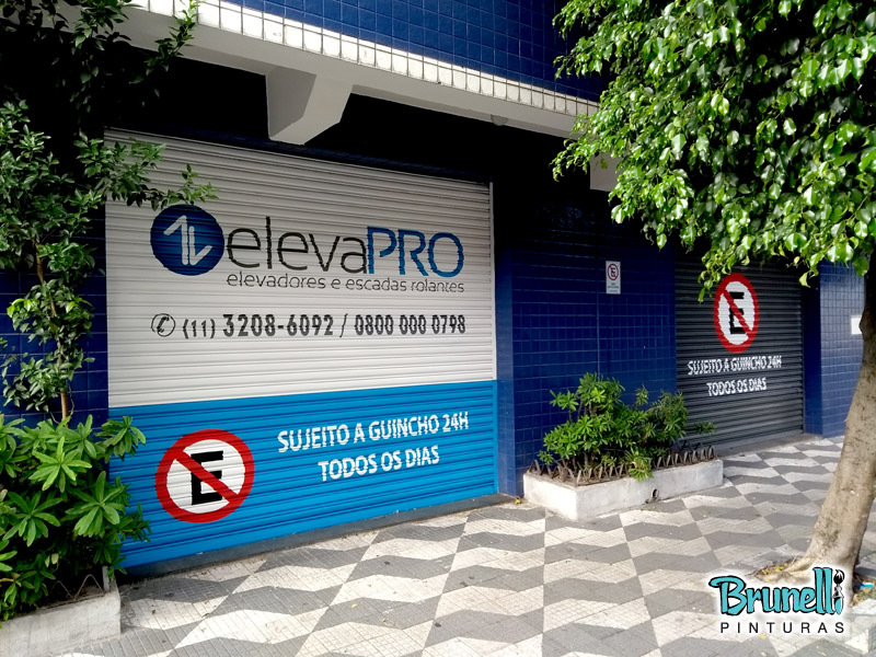 Pintura de logotipo em porta de ao | Elevapro