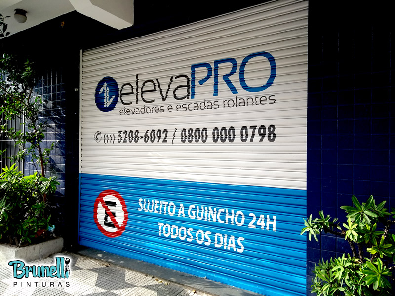 Pintura de logotipo em porta de ao | Elevapro