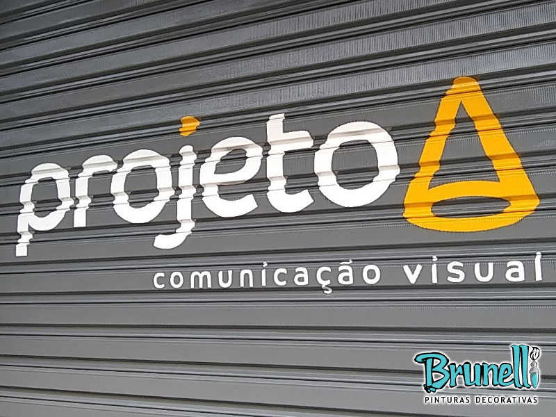 pintura de logotipos em portas de ao