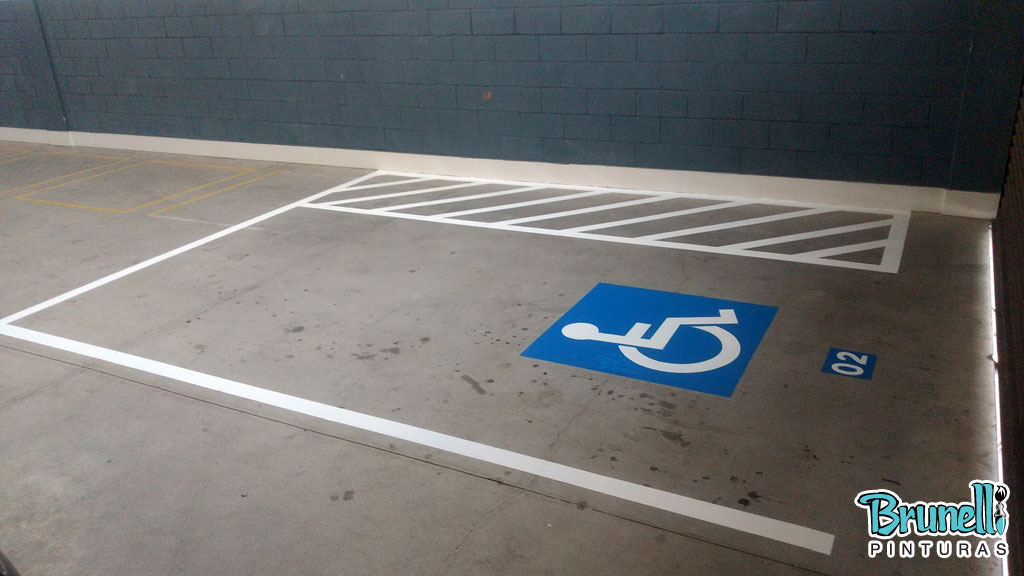 Pintura de vaga especial para cadeirante